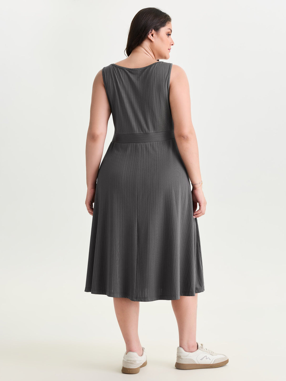 Ribbed Scoop Neck Pocket Midi Dress
